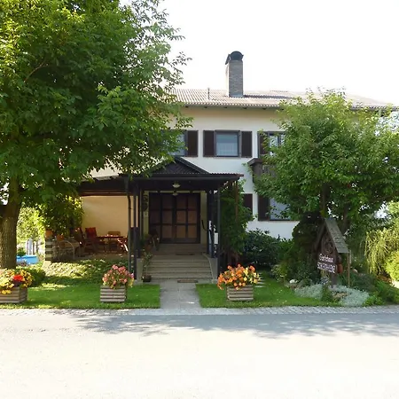 Homestay Gaestehaus Schleich *
