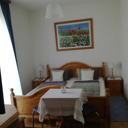 Gaestehaus Schleich Homestay *